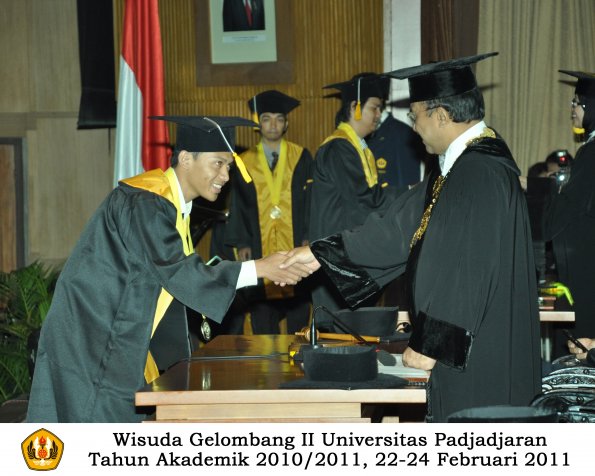 wisuda-fakultas-ekonomi-s2-profesi-s1-d3-oleh-rektor-328