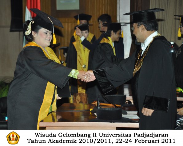 wisuda-fakultas-ekonomi-s2-profesi-s1-d3-oleh-rektor-329