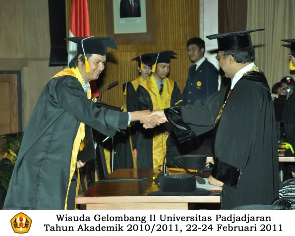 wisuda-fakultas-ekonomi-s2-profesi-s1-d3-oleh-rektor-330