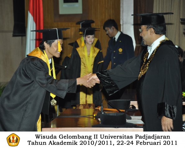 wisuda-fakultas-ekonomi-s2-profesi-s1-d3-oleh-rektor-331