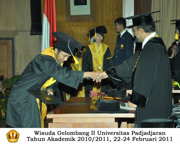 wisuda-fakultas-ekonomi-s2-profesi-s1-d3-oleh-rektor-332