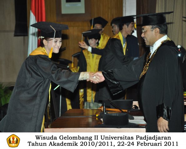 wisuda-fakultas-ekonomi-s2-profesi-s1-d3-oleh-rektor-333