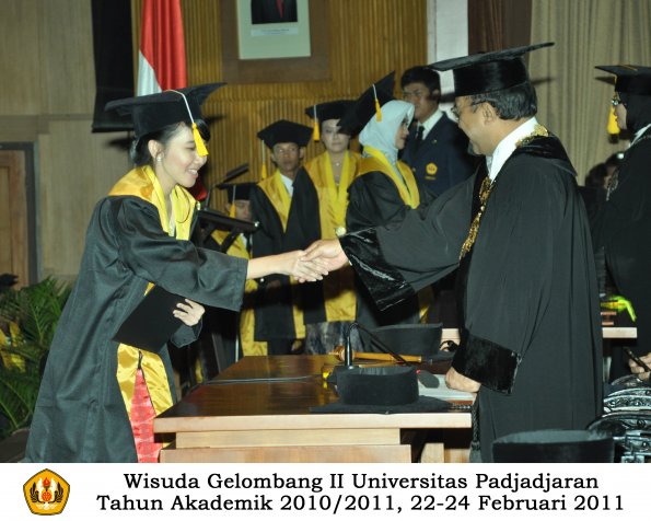 wisuda-fakultas-ekonomi-s2-profesi-s1-d3-oleh-rektor-334