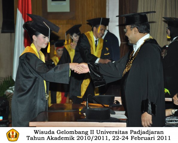 wisuda-fakultas-ekonomi-s2-profesi-s1-d3-oleh-rektor-337