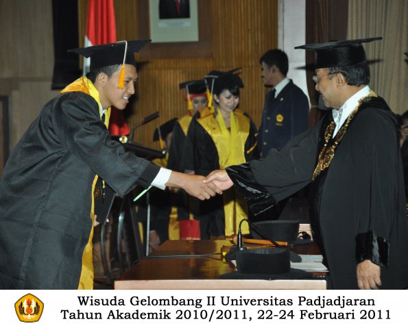 wisuda-fakultas-ekonomi-s2-profesi-s1-d3-oleh-rektor-339