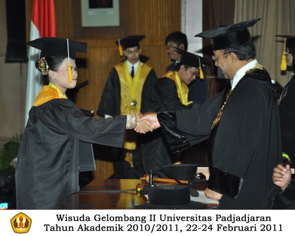 wisuda-fakultas-ekonomi-s2-profesi-s1-d3-oleh-rektor-342