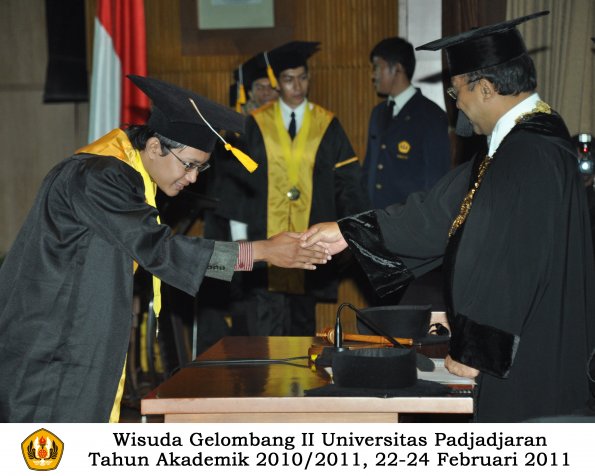 wisuda-fakultas-ekonomi-s2-profesi-s1-d3-oleh-rektor-343