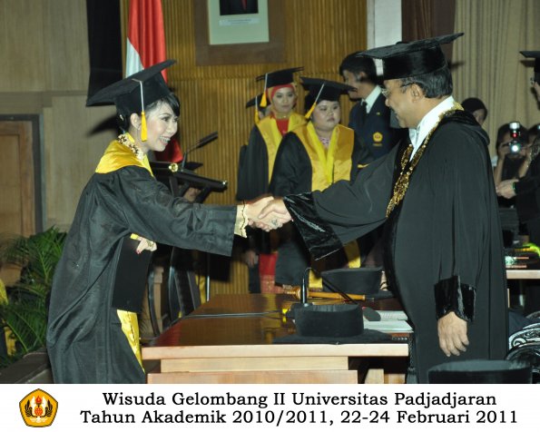 wisuda-fakultas-ekonomi-s2-profesi-s1-d3-oleh-rektor-344