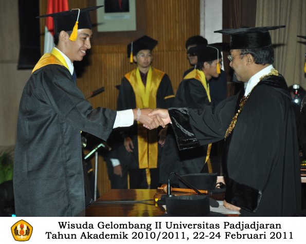 wisuda-fakultas-ekonomi-s2-profesi-s1-d3-oleh-rektor-345