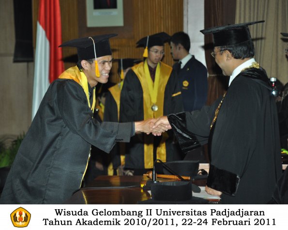 wisuda-fakultas-ekonomi-s2-profesi-s1-d3-oleh-rektor-347