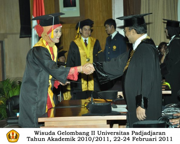 wisuda-fakultas-ekonomi-s2-profesi-s1-d3-oleh-rektor-348