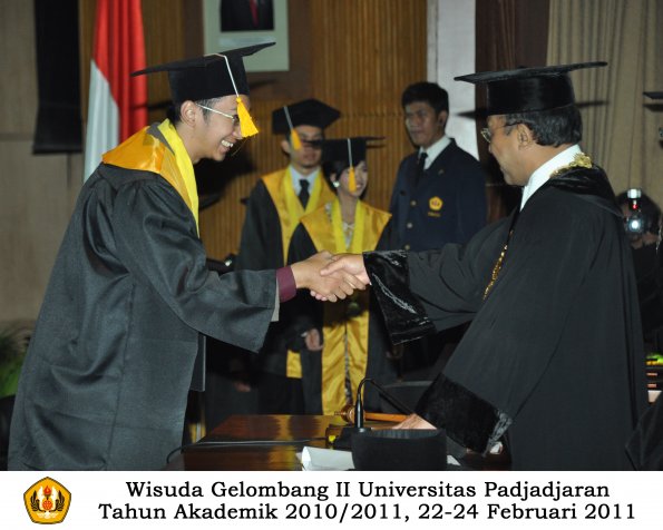 wisuda-fakultas-ekonomi-s2-profesi-s1-d3-oleh-rektor-349