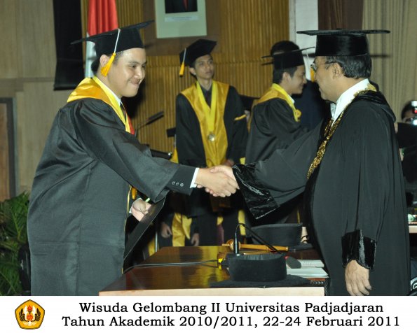 wisuda-fakultas-ekonomi-s2-profesi-s1-d3-oleh-rektor-350