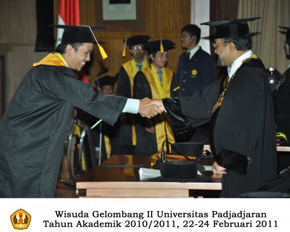 wisuda-fakultas-ekonomi-s2-profesi-s1-d3-oleh-rektor-353