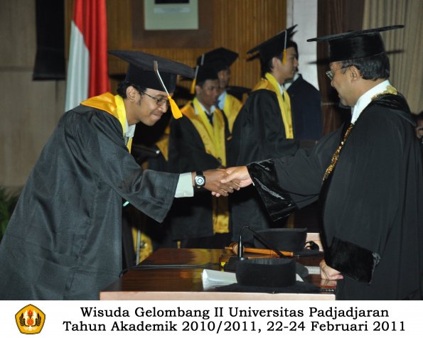 wisuda-fakultas-ekonomi-s2-profesi-s1-d3-oleh-rektor-357