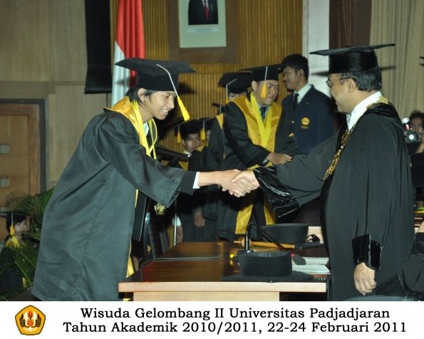 wisuda-fakultas-ekonomi-s2-profesi-s1-d3-oleh-rektor-358