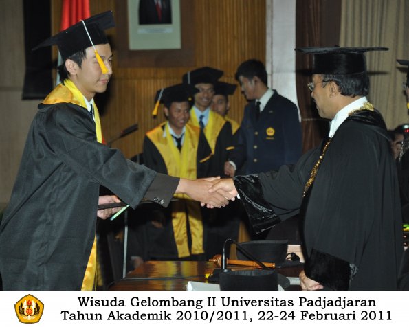 wisuda-fakultas-ekonomi-s2-profesi-s1-d3-oleh-rektor-359