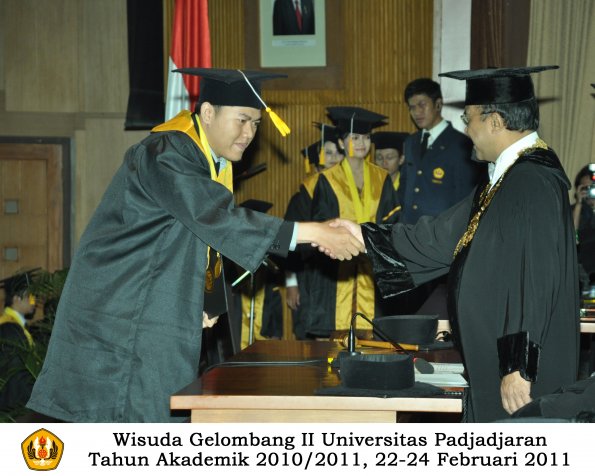 wisuda-fakultas-ekonomi-s2-profesi-s1-d3-oleh-rektor-360