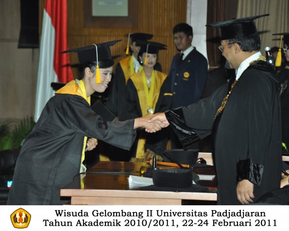 wisuda-fakultas-ekonomi-s2-profesi-s1-d3-oleh-rektor-363