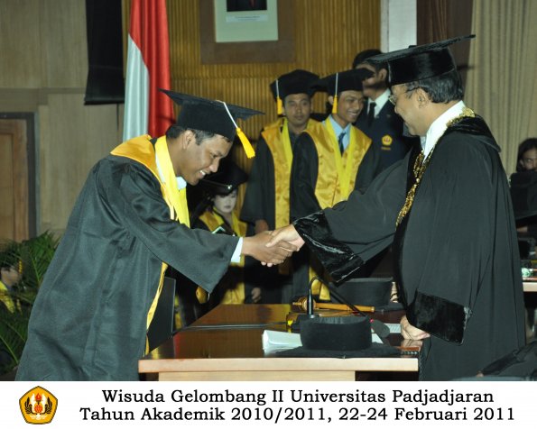 wisuda-fakultas-ekonomi-s2-profesi-s1-d3-oleh-rektor-364