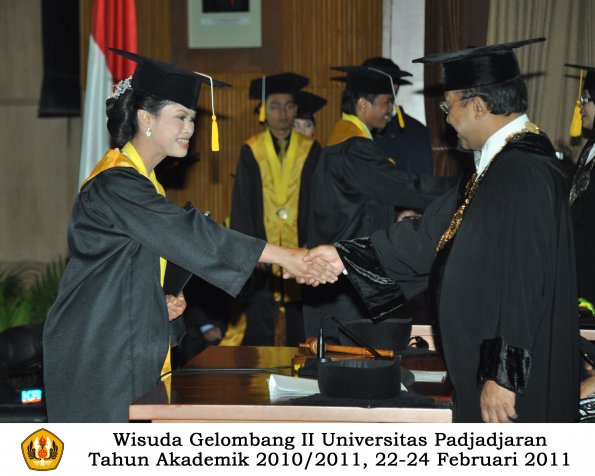 wisuda-fakultas-ekonomi-s2-profesi-s1-d3-oleh-rektor-365