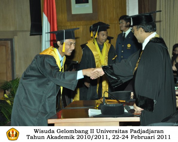 wisuda-fakultas-ekonomi-s2-profesi-s1-d3-oleh-rektor-366