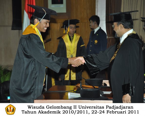 wisuda-fakultas-ekonomi-s2-profesi-s1-d3-oleh-rektor-367