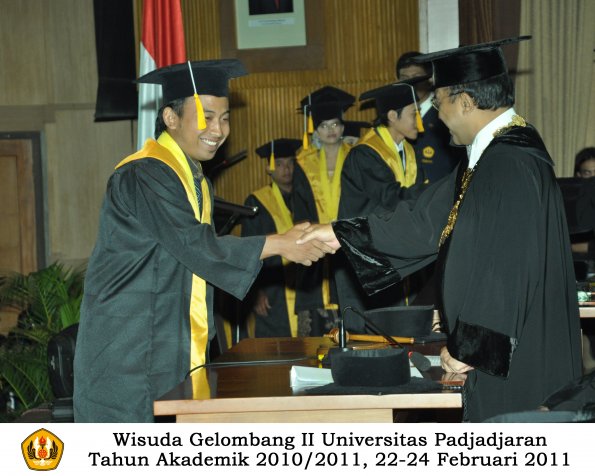 wisuda-fakultas-ekonomi-s2-profesi-s1-d3-oleh-rektor-368