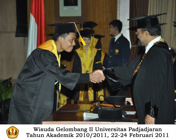 wisuda-fakultas-ekonomi-s2-profesi-s1-d3-oleh-rektor-369