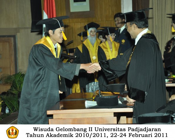 wisuda-fakultas-ekonomi-s2-profesi-s1-d3-oleh-rektor-370