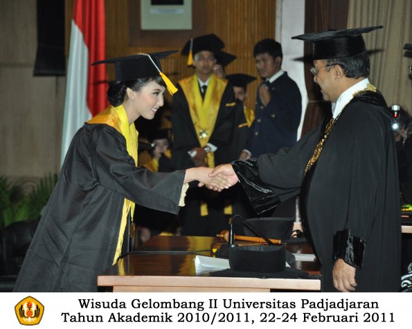 wisuda-fakultas-ekonomi-s2-profesi-s1-d3-oleh-rektor-371