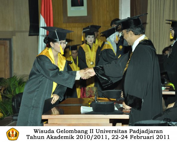 wisuda-fakultas-ekonomi-s2-profesi-s1-d3-oleh-rektor-372