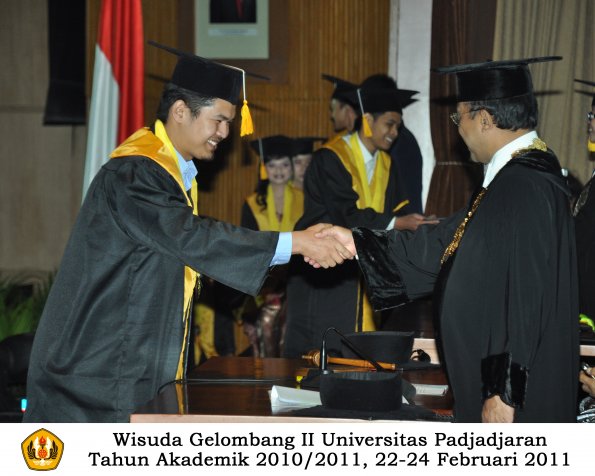 wisuda-fakultas-ekonomi-s2-profesi-s1-d3-oleh-rektor-373