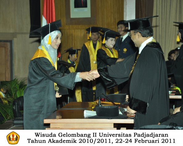 wisuda-fakultas-ekonomi-s2-profesi-s1-d3-oleh-rektor-374