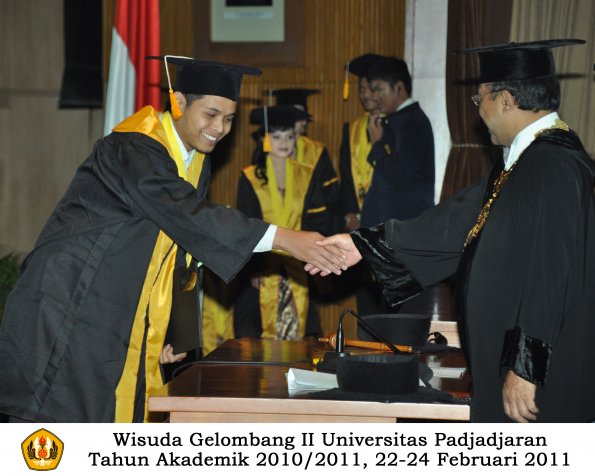 wisuda-fakultas-ekonomi-s2-profesi-s1-d3-oleh-rektor-375