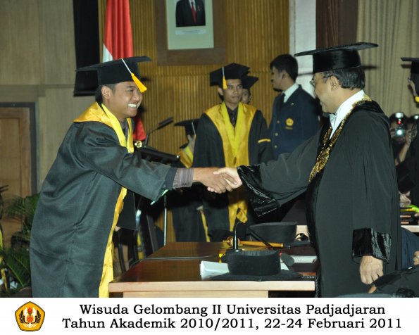 wisuda-fakultas-ekonomi-s2-profesi-s1-d3-oleh-rektor-378