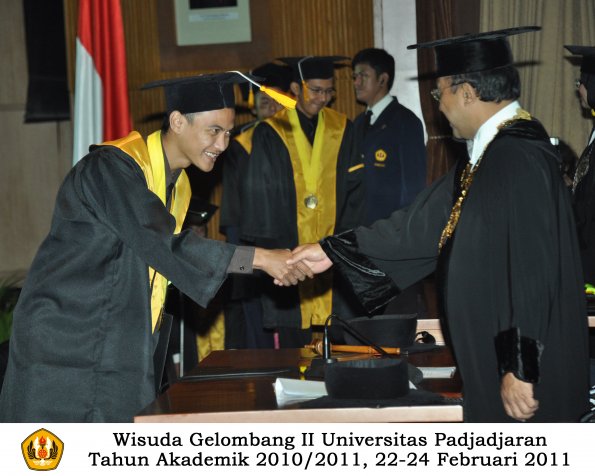 wisuda-fakultas-ekonomi-s2-profesi-s1-d3-oleh-rektor-382