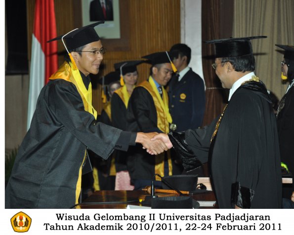 wisuda-fakultas-ekonomi-s2-profesi-s1-d3-oleh-rektor-383