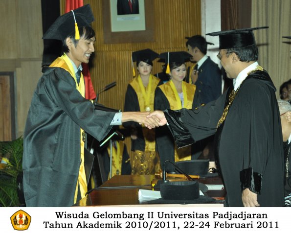 wisuda-fakultas-ekonomi-s2-profesi-s1-d3-oleh-rektor-384