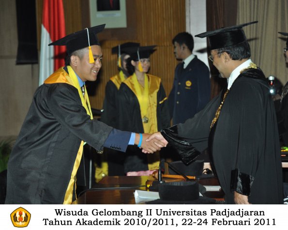 wisuda-fakultas-ekonomi-s2-profesi-s1-d3-oleh-rektor-385