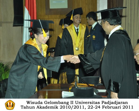 wisuda-fakultas-ekonomi-s2-profesi-s1-d3-oleh-rektor-386