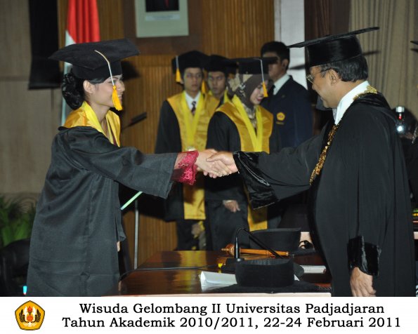 wisuda-fakultas-ekonomi-s2-profesi-s1-d3-oleh-rektor-387