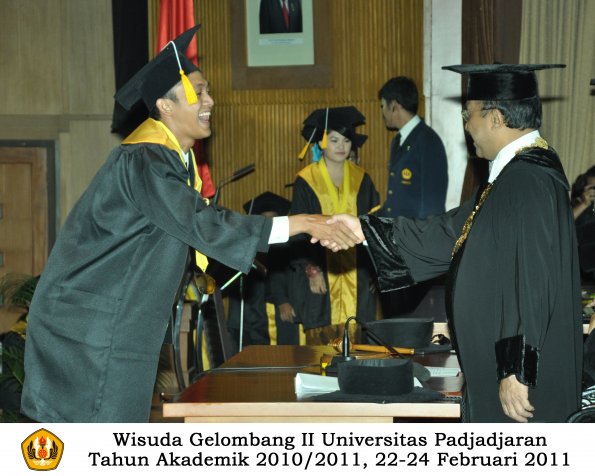 wisuda-fakultas-ekonomi-s2-profesi-s1-d3-oleh-rektor-388