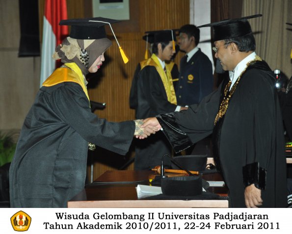 wisuda-fakultas-ekonomi-s2-profesi-s1-d3-oleh-rektor-389