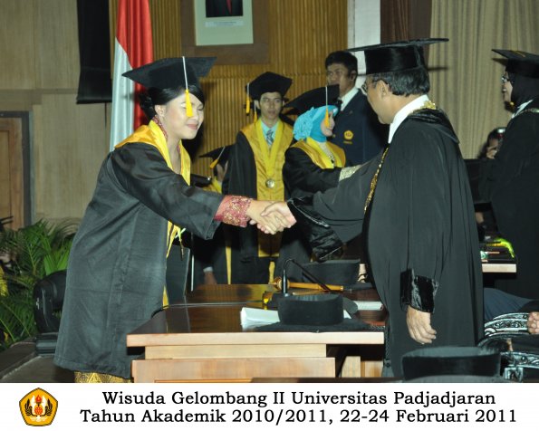 wisuda-fakultas-ekonomi-s2-profesi-s1-d3-oleh-rektor-390