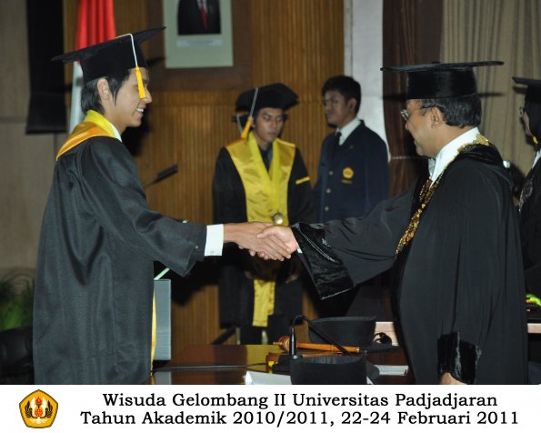 wisuda-fakultas-ekonomi-s2-profesi-s1-d3-oleh-rektor-391