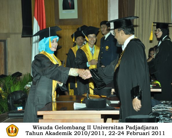 wisuda-fakultas-ekonomi-s2-profesi-s1-d3-oleh-rektor-392