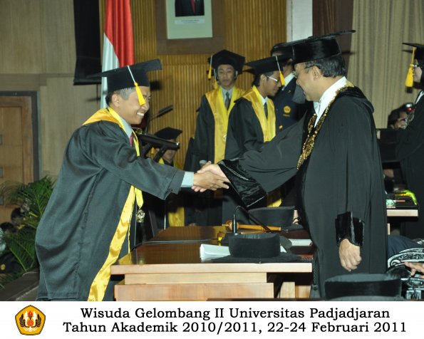 wisuda-fakultas-ekonomi-s2-profesi-s1-d3-oleh-rektor-396