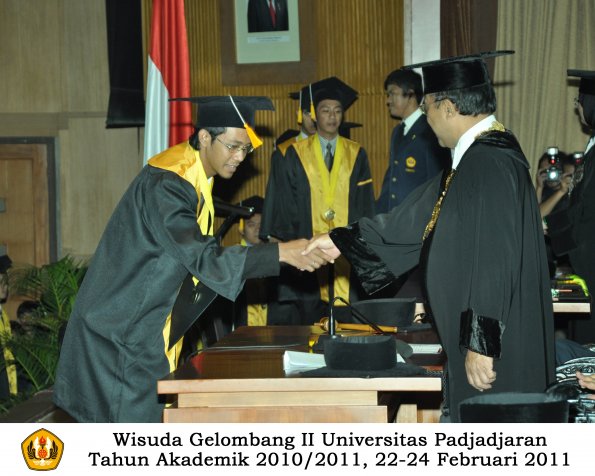 wisuda-fakultas-ekonomi-s2-profesi-s1-d3-oleh-rektor-397