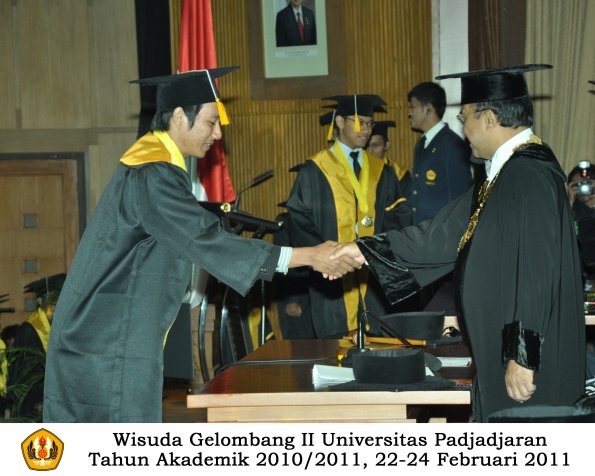 wisuda-fakultas-ekonomi-s2-profesi-s1-d3-oleh-rektor-398